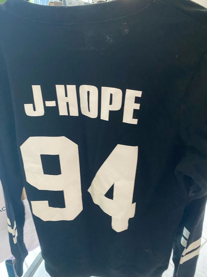 Pull noir BTS J-Hope
