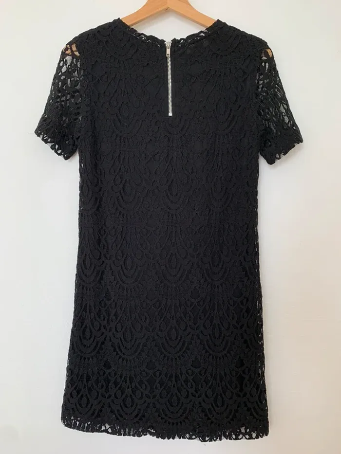 Robe en dentelle noire - photo numéro 3