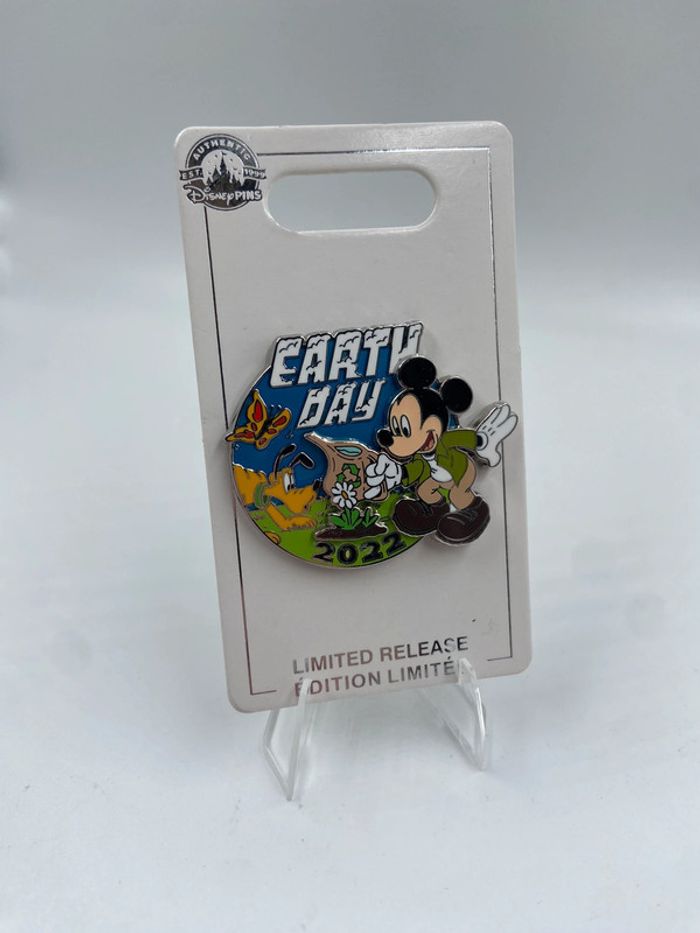 Disney Store Pin’s Mickey et Pluton Jour de la Terre 2022