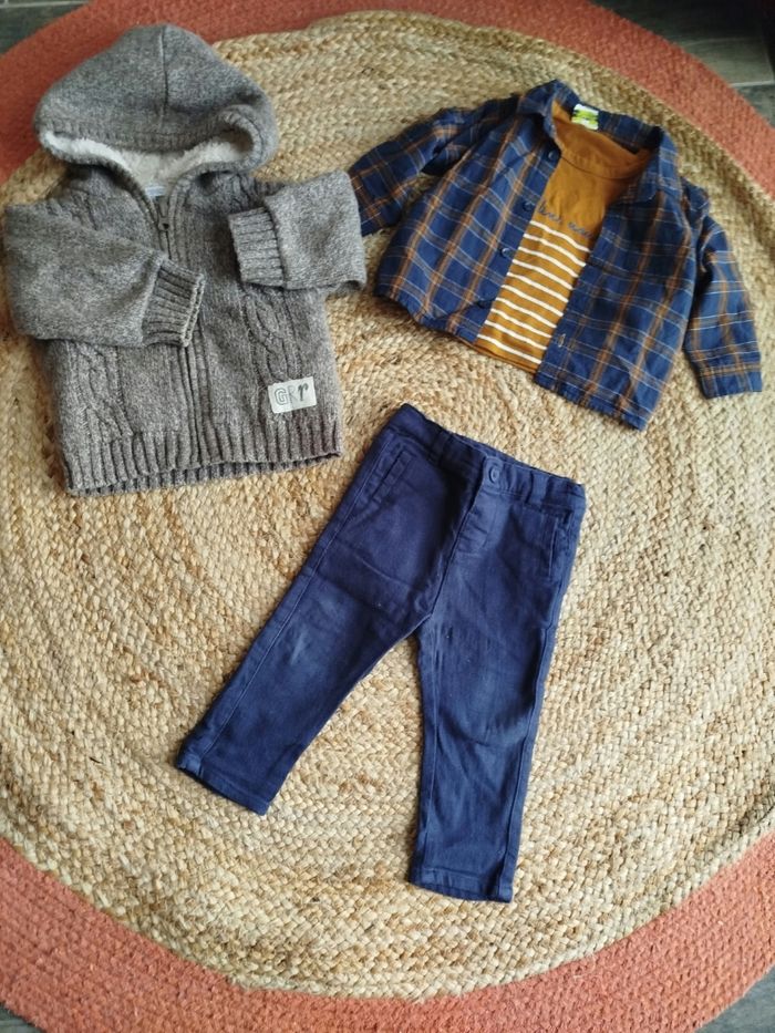 Lot de vêtements tape a l'oeil 12 mois