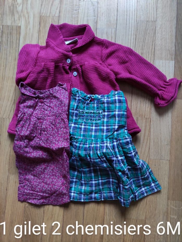 Ensemble 1 gilet 2 chemisiers fille 6M