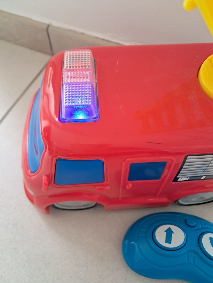 Camion pompier télécommandé - photo numéro 3