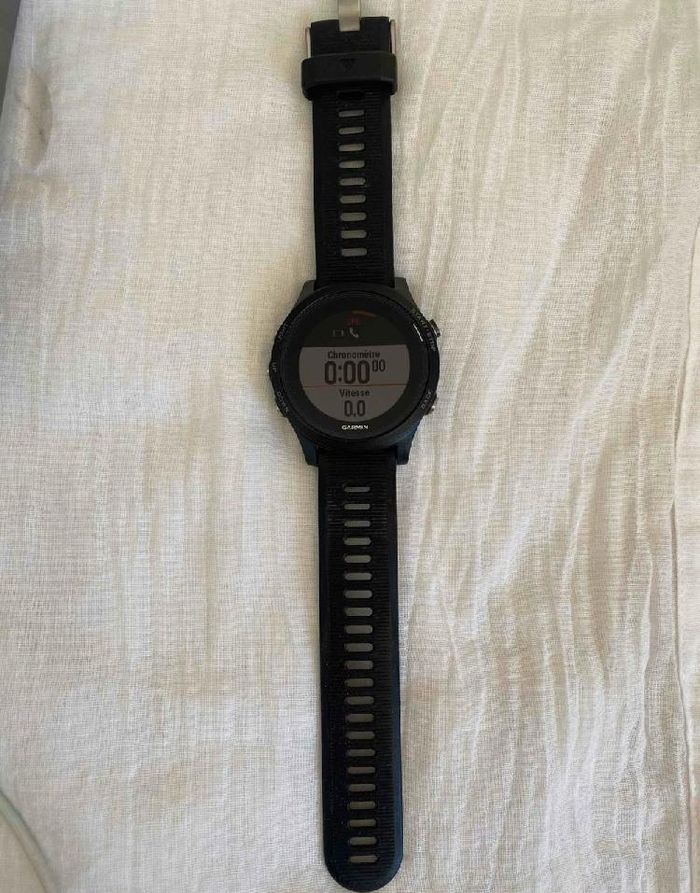 Garmin Forerunner 935 – Montre GPS multisport légère et précise d'occasion - photo numéro 4