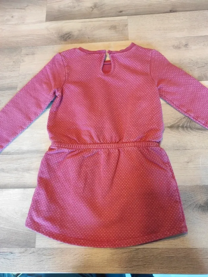 Robe TAO étiqueté 5 ans mais taille 4 ans - photo numéro 3