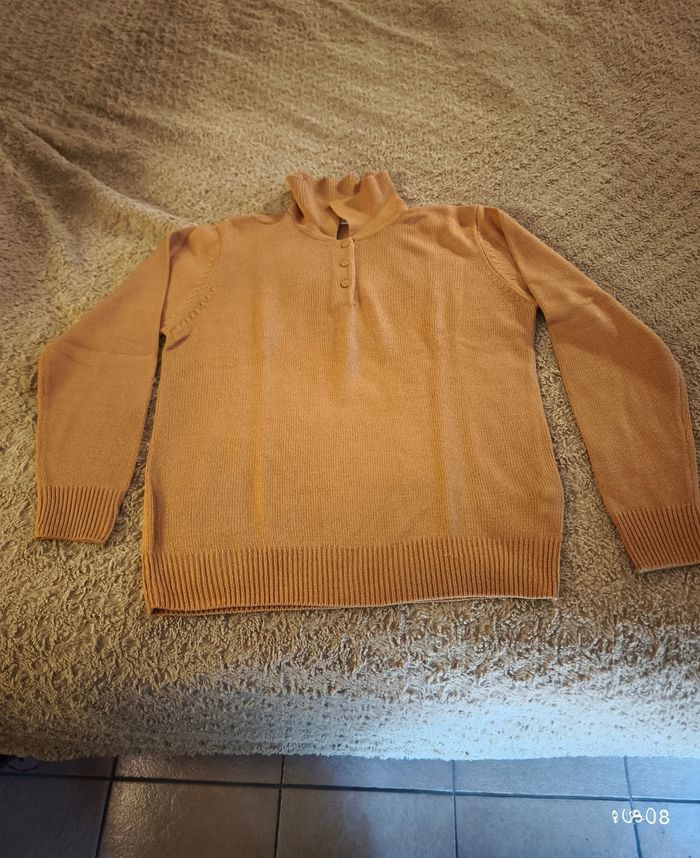 🌿 Joli pull moutarde col chemise