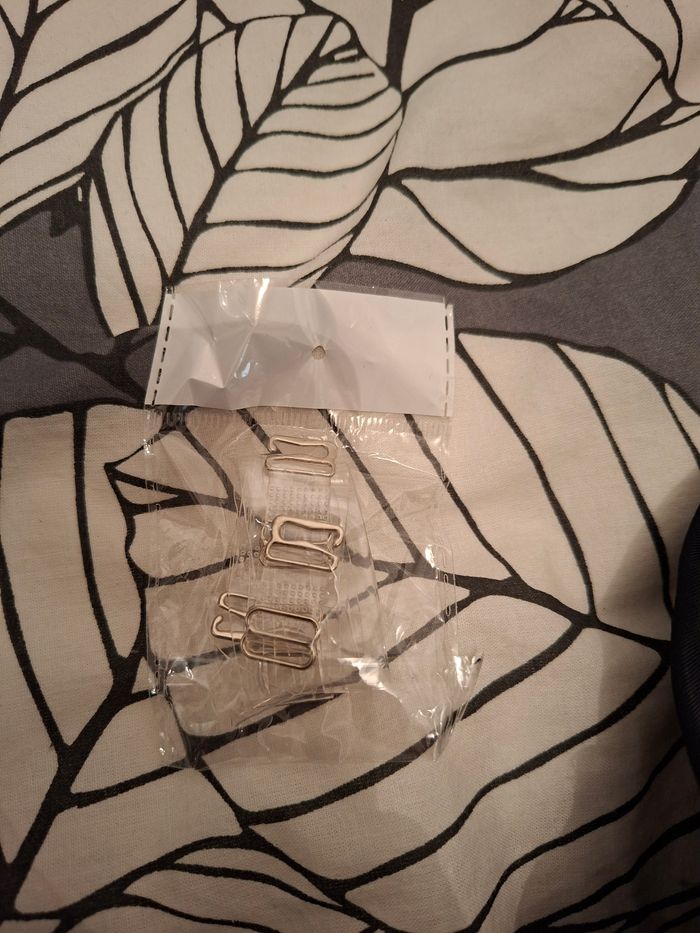 Soutien gorge noir sans bretelles - photo numéro 3