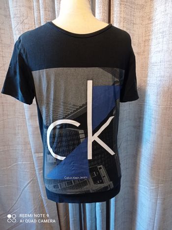 tee shirt Calvin Klein taille 40 réf 219 V5
