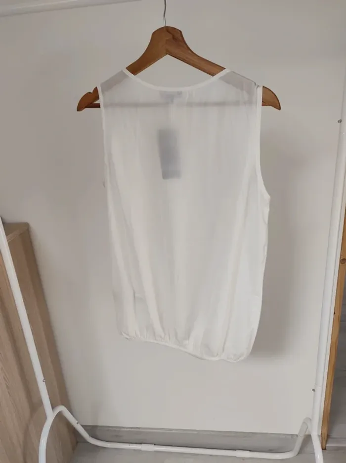 Blouse sans manche beige Kiabi taille 38 NEUF - photo numéro 3