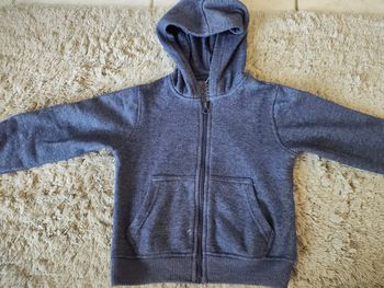 Sweat zippé à capuche taille 5 ans