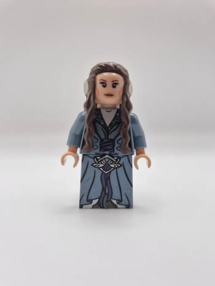 Figurine type lego Elfe Arwen seigneur des anneaux / hobbit