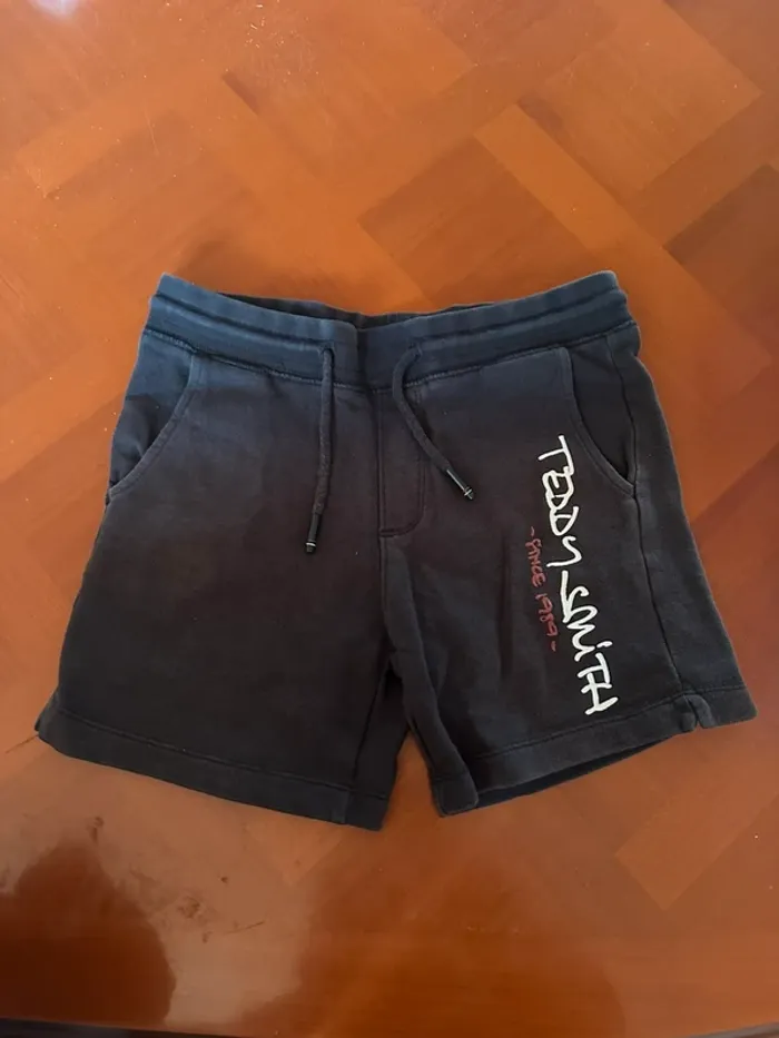 Short Teddy Smith, taille huit ans