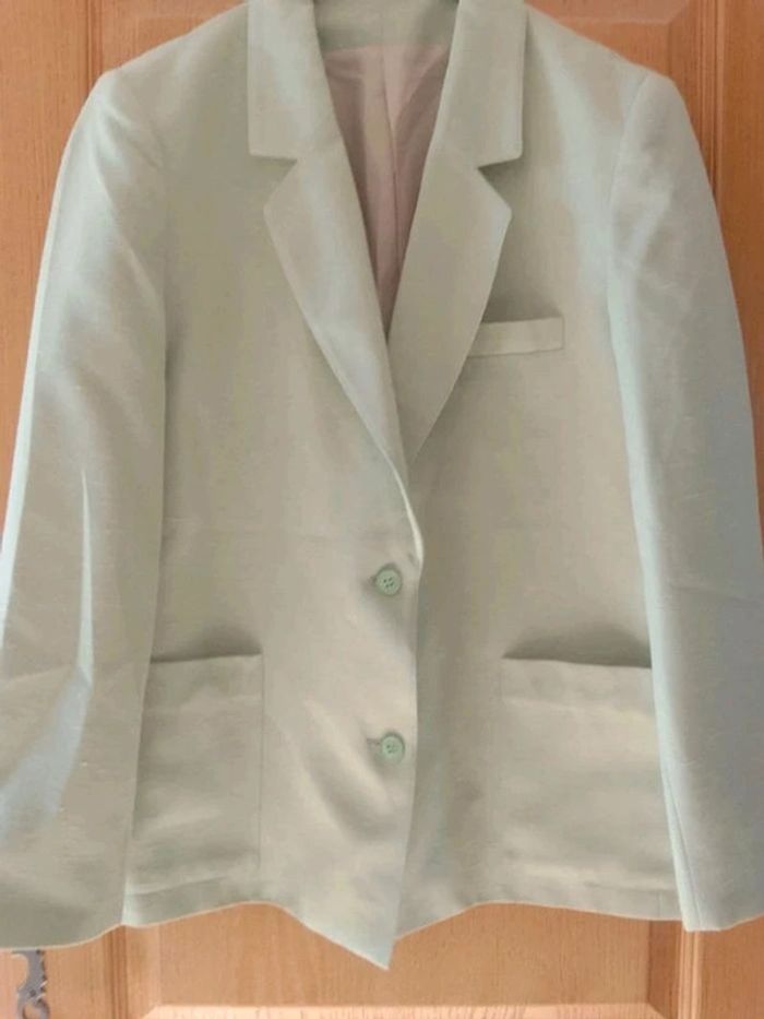 Tailleur veste et jupe vert pâle taille 42
