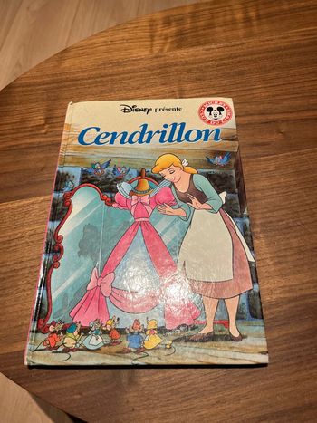 Livre Disney pour enfants cendrillon club du livre Mickey