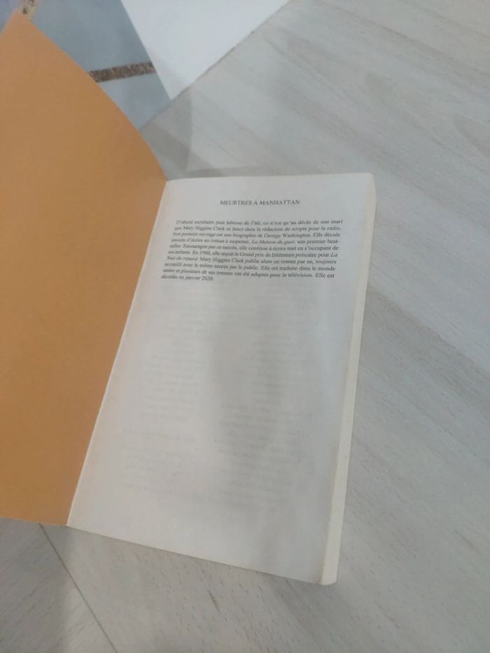 Livre poche recueil de nouvelles présenté par Mary Higgins Clark Meurtres à Manhattan - photo numéro 6