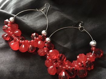 Belles et grandes créoles à perles vintage . Années 90