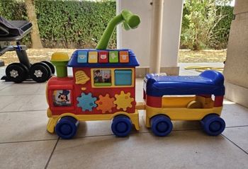 Trotteur train parle italien