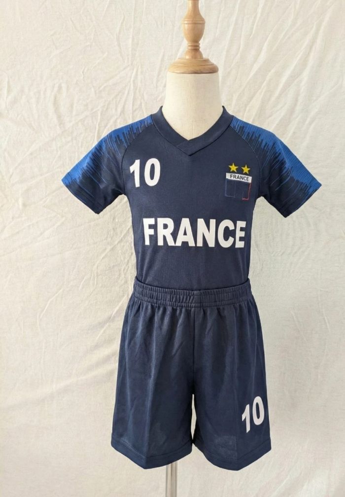 Ensemble de foot enfant France (Maillot + Short) - Taille 3 ans - N°10