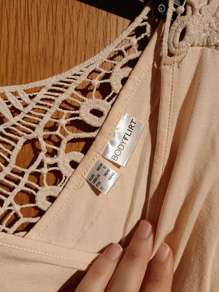 Tee-shirt à dentelle - photo numéro 2