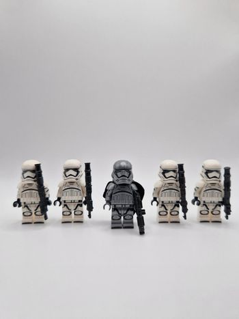 Figurines type lego Captain Phasma + 4 stormtroopers star wars