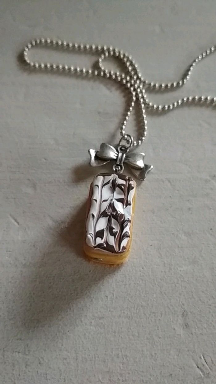 Collier court fantaisie