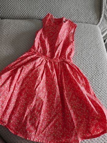 Robe dos ouvert  6 ans très bon état rose fleurie 