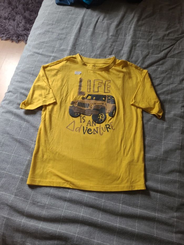 Tee shirt neuf 9/10 ans