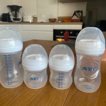 Lot 4 biberons Philips avent