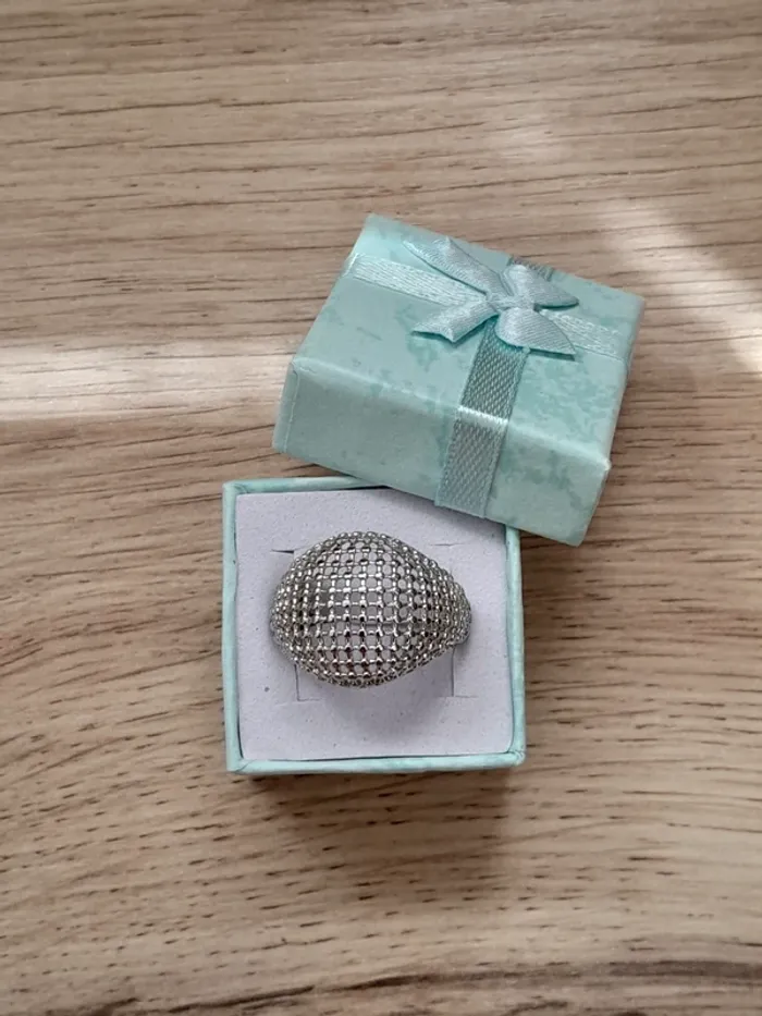 Bague filet (petits trous) couleur argentée, réglable 54/56/58 - photo numéro 1