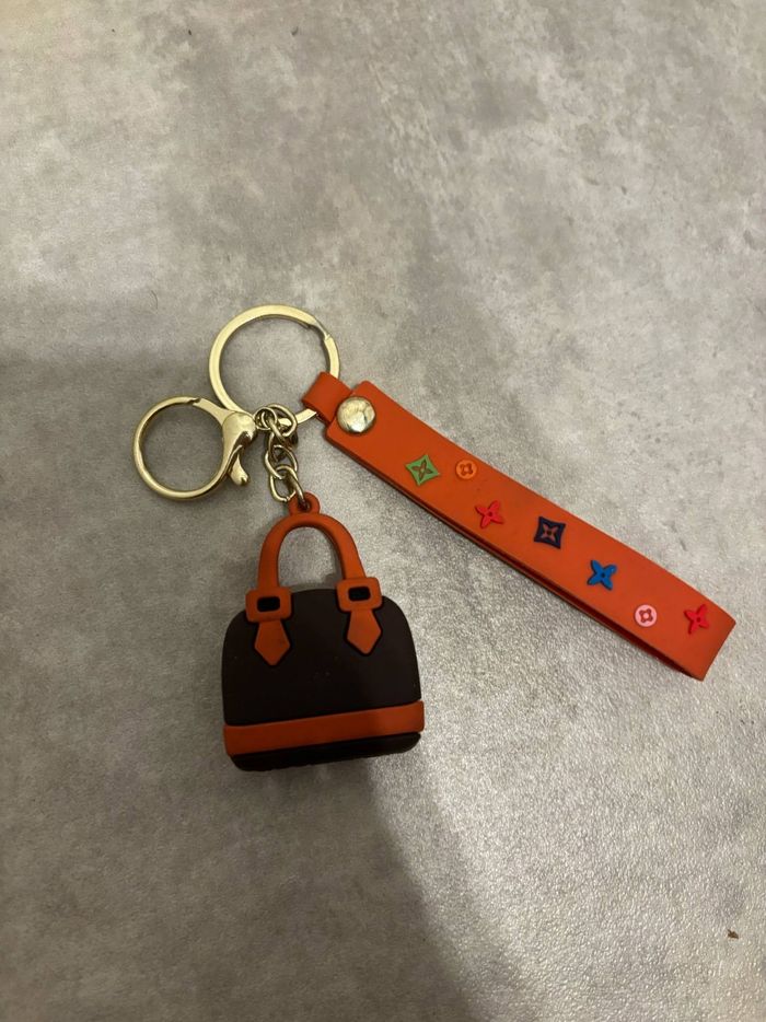 Porte clé LV - photo numéro 2