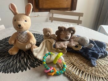 🧸 Lot de doudous + hochet bébé – Excellent état