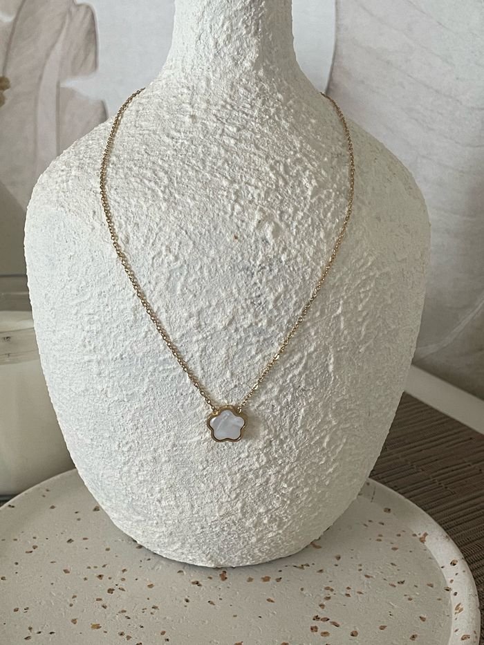 Collier fleur acier inoxydable