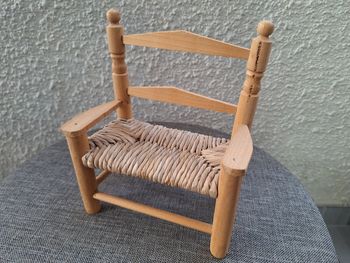 Banc en bois pour poupée