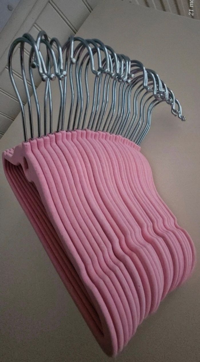 Lot de 30 cintres en velours - photo numéro 2