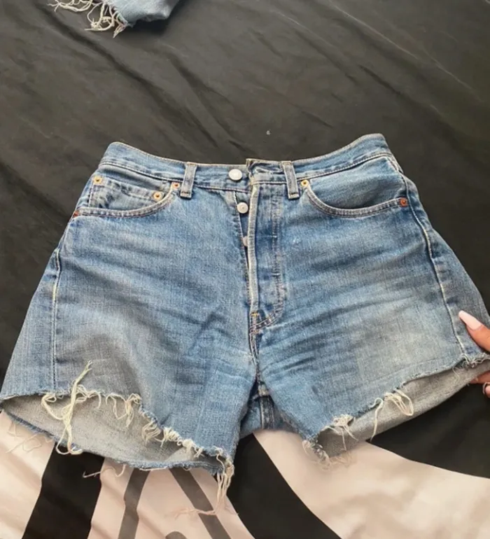 Short mi long bleu levi’s 501 XS 34