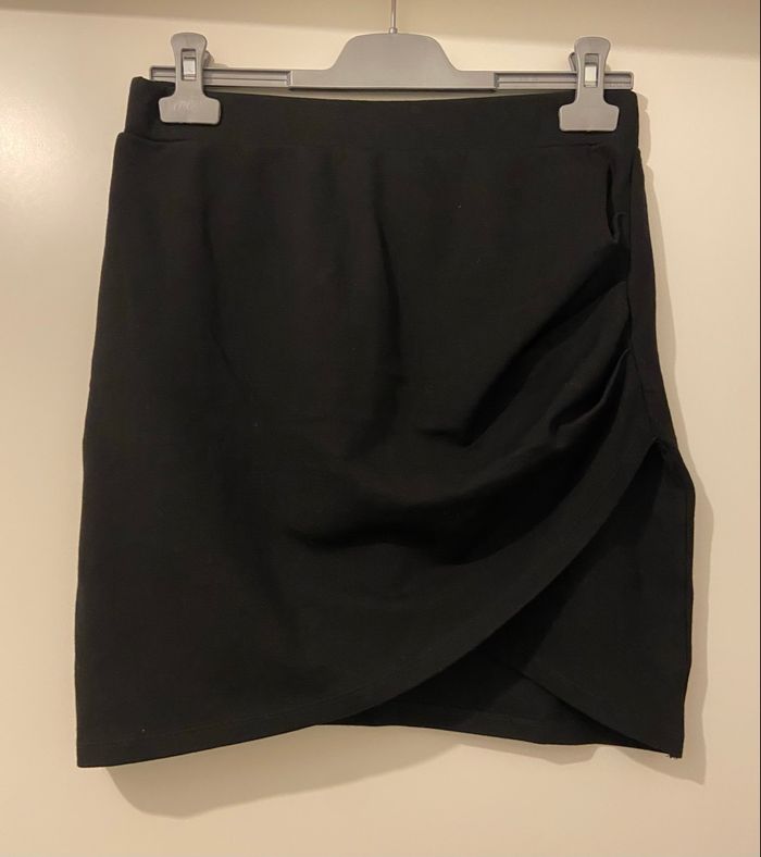 Jupe noire élastique - photo numéro 3