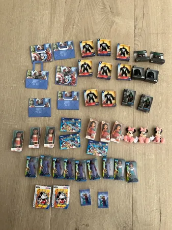 Miniature jouet mini brands série 3 Disney store Marvel star wars Spiderman