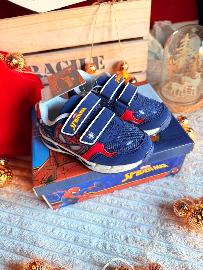 Basket Spiderman lumineux intense - photo numéro 5