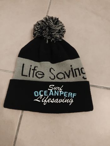 Bonnet avec pompon