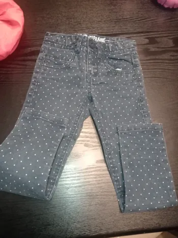 Jeans bleu marine ä pois blanc