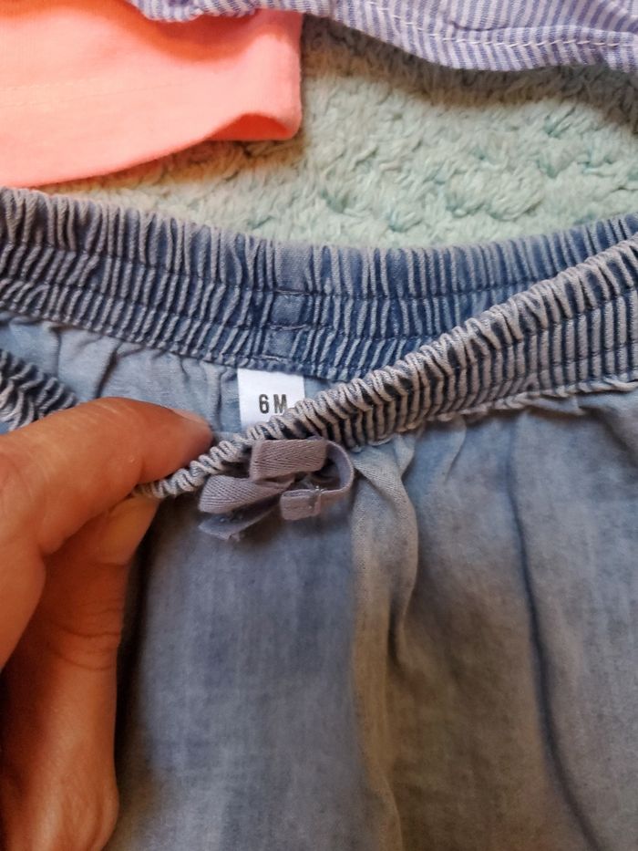 Ensemble 2 tee-shirts + 1 jupe jean - 6 mois- TBE - DISNEY - photo numéro 7