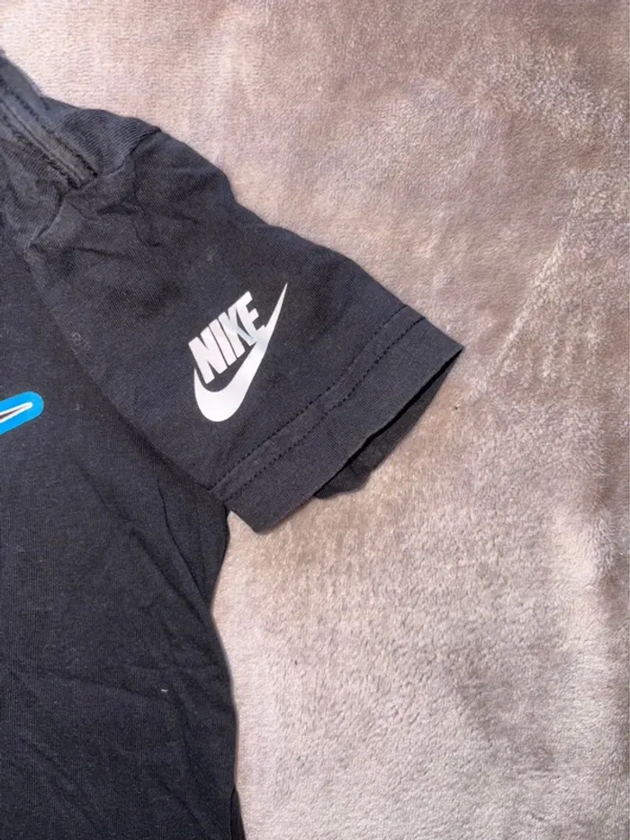 T-shirt Nike noir garçon taille 3 ans noir en très bon état. - photo numéro 3