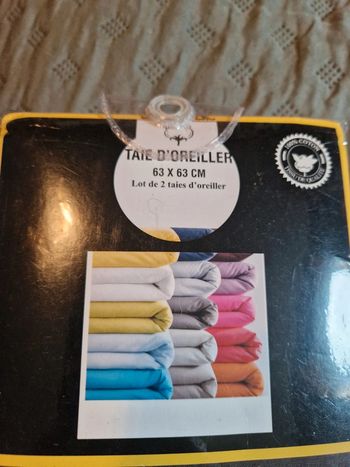 Lot de 2 taies d'oreillers neuves 63x63 cm