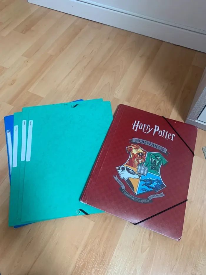 Lot fournitures scolaires - photo numéro 2