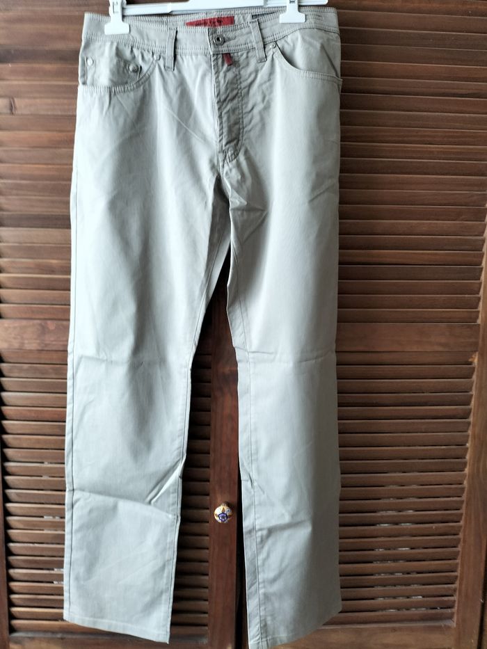 Jean taille 50 Pierre Cardin