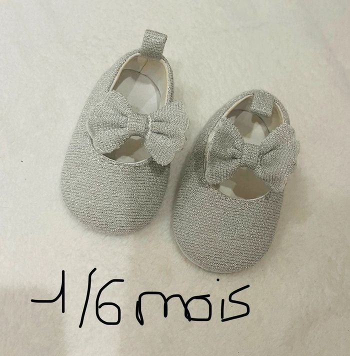 Petites ballerines / chaussures argentés 1/6 mois neuve - photo numéro 2