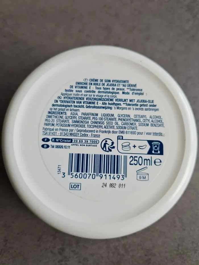 Crème de soin hydratante visage et corps - photo numéro 2