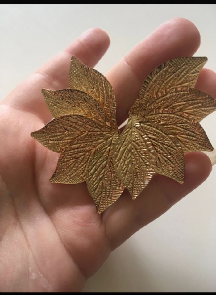 Boucles d’oreilles NEUVES pour femme forme pétales de fleurs couleur doré - photo numéro 6