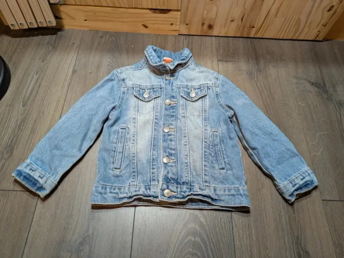 Veste en jeans tape a l'oeil 3 ans très bon état