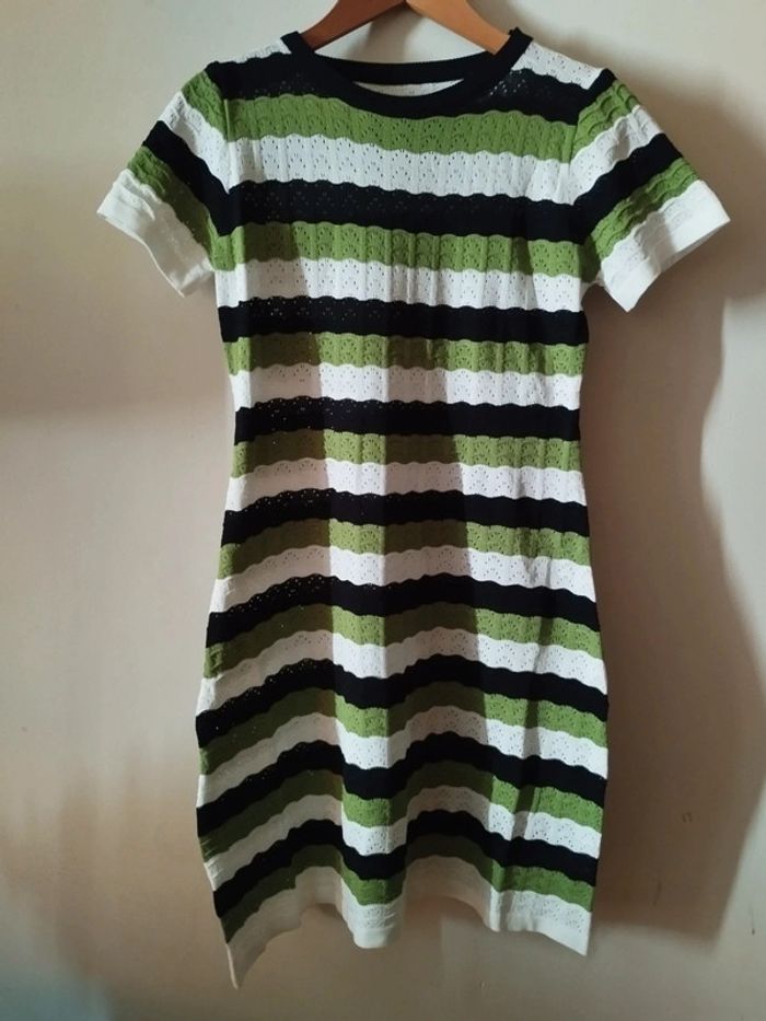 Robe moulante style crochet taille 38.Neuve - photo numéro 3