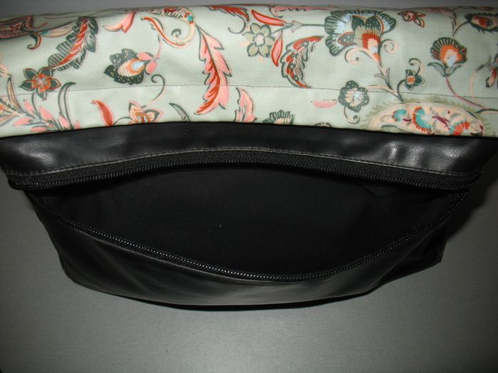 SAC A MAIN NOIR AVEC SON RABAT "PAPA PIQUE ET MAMAN COUD" - n°15 - photo numéro 5